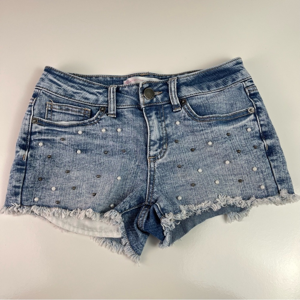 No Boundaries Juniors Denim Jean Shorts with Pearl Embellishments Sz 7